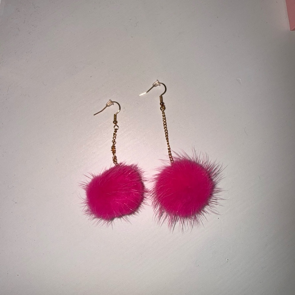 Gold Chain Pink Pom Pom Drop Earrings🩷